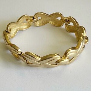 Vintage Gold Tone X Casual Elegant Bracelet Signed B
